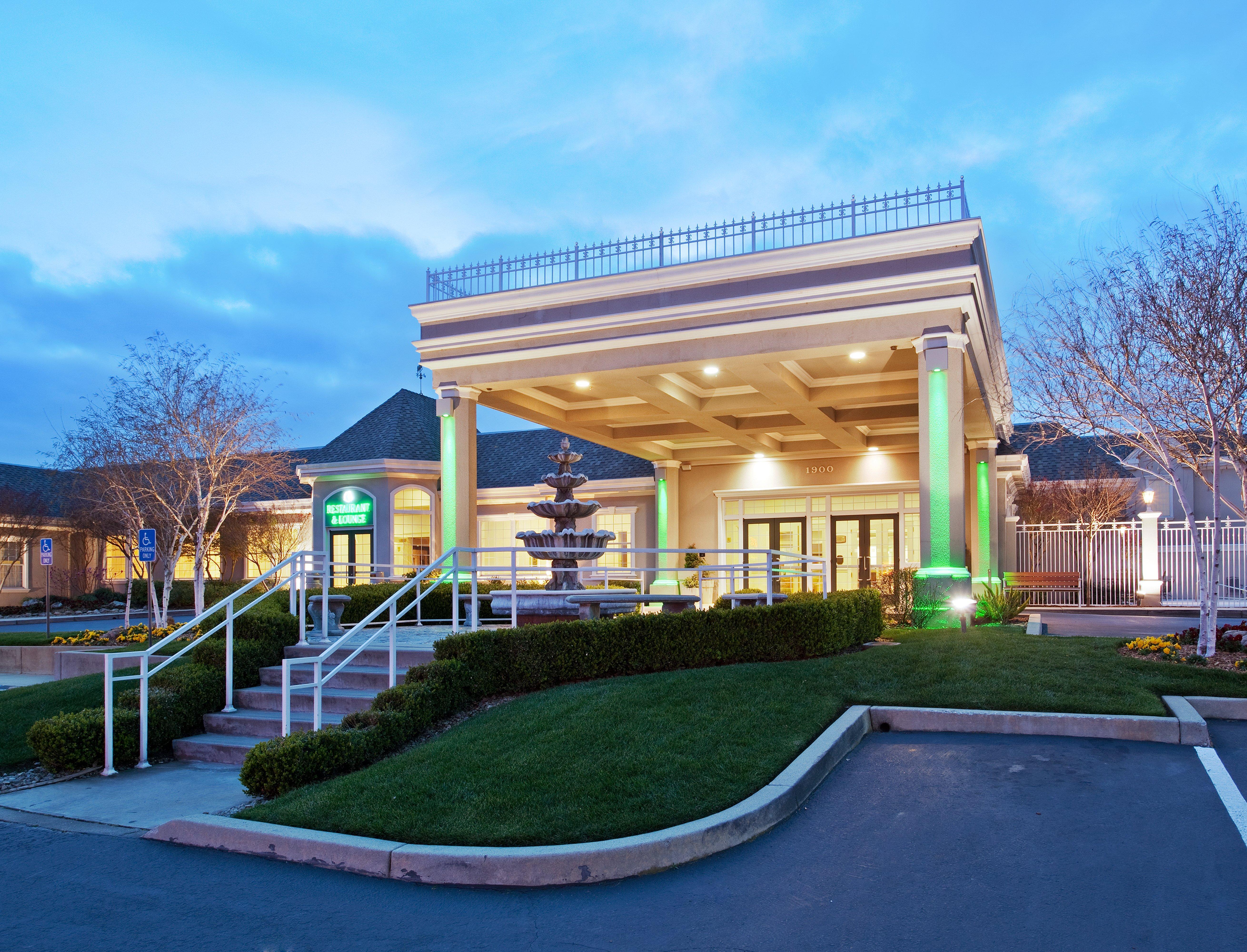 Holiday Inn Redding By Ihg Exterior photo