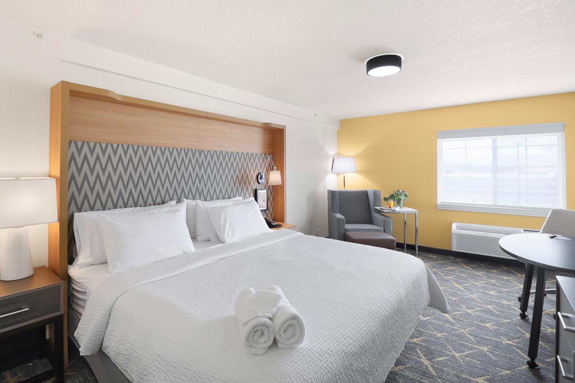 Holiday Inn Redding By Ihg Exterior photo