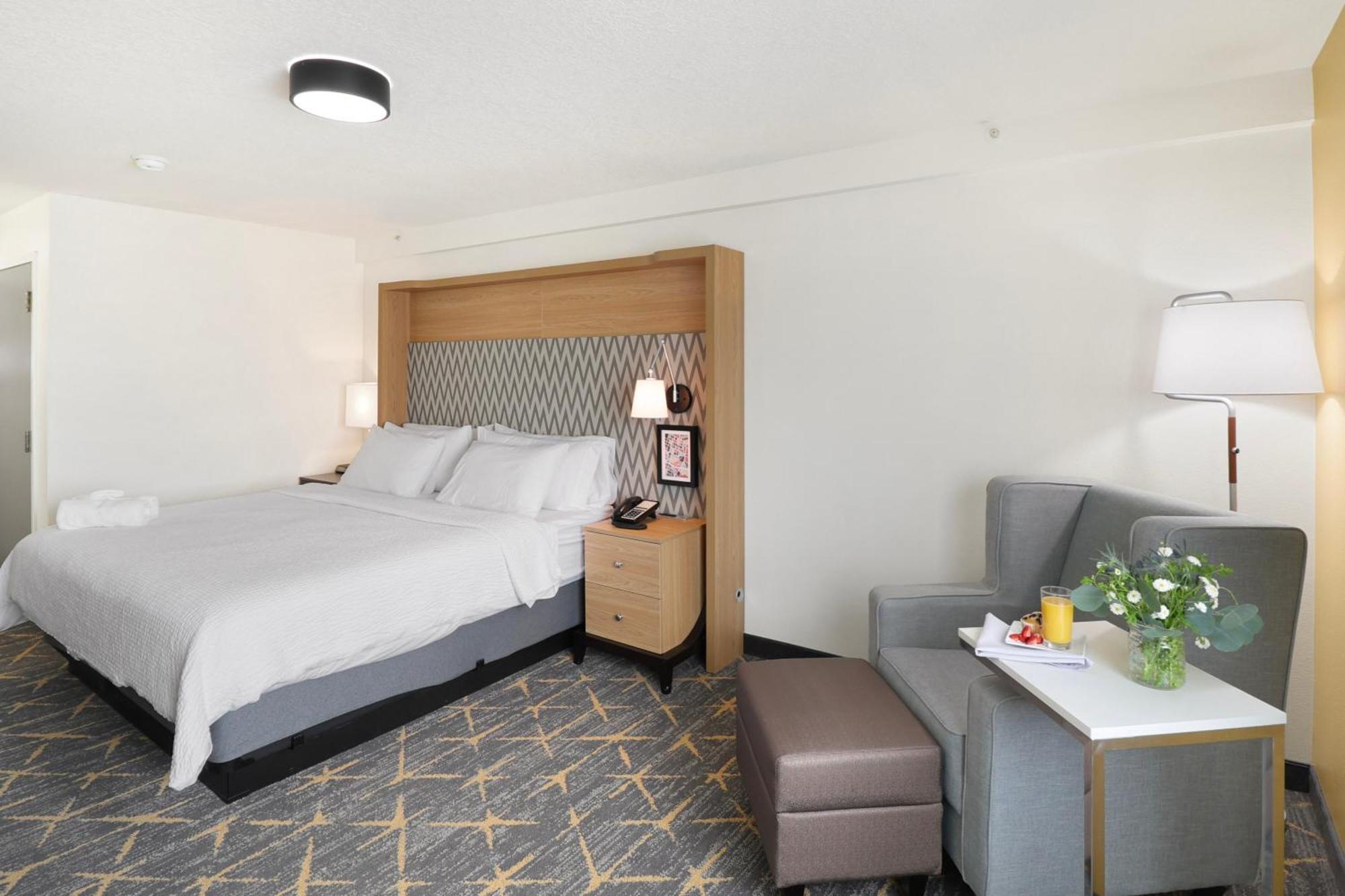 Holiday Inn Redding By Ihg Exterior photo