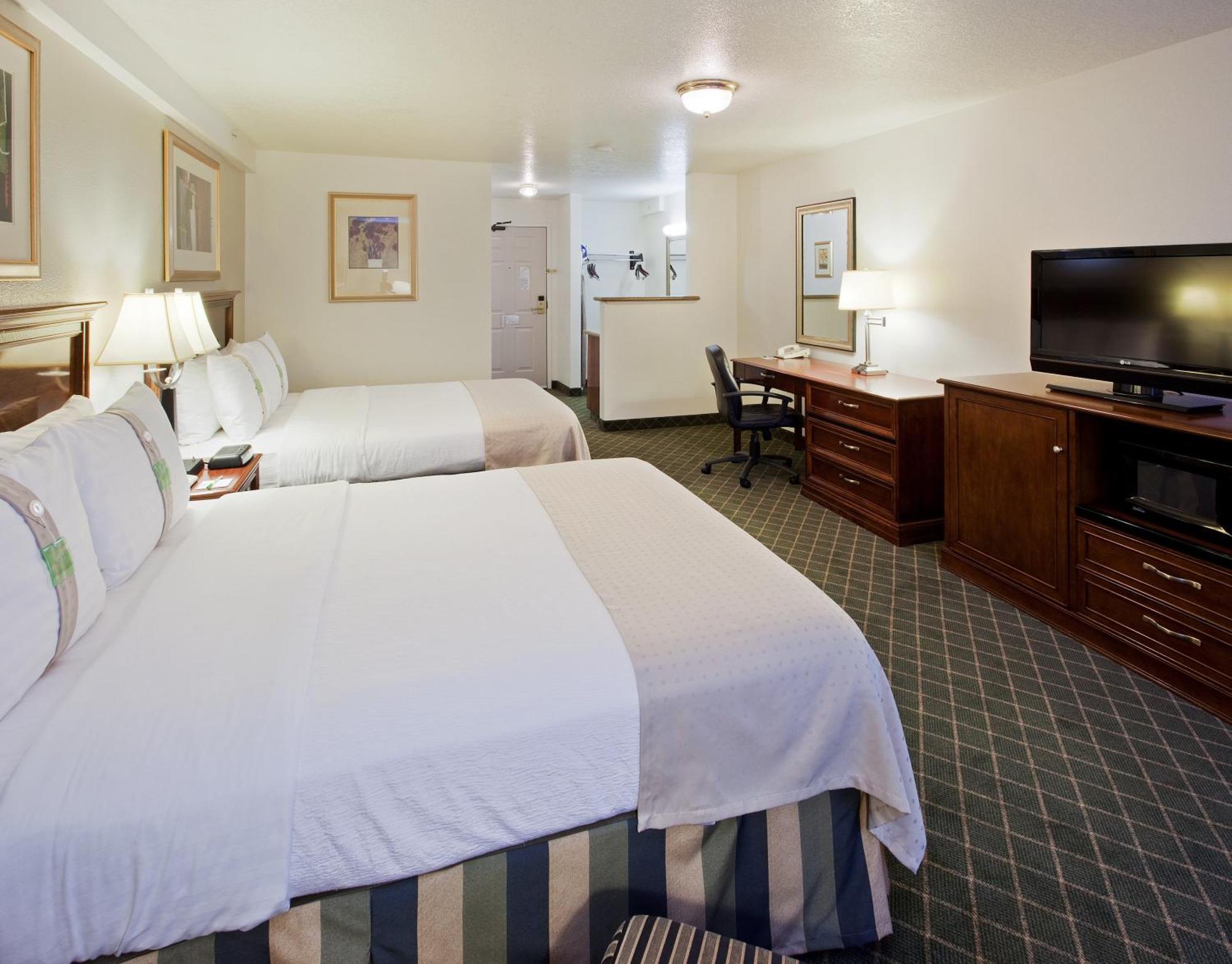 Holiday Inn Redding By Ihg Exterior photo